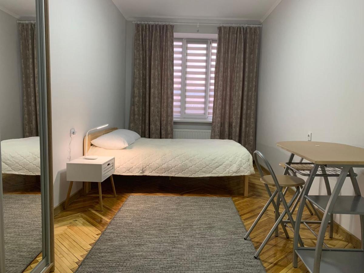 Good Rest Vandrarhem Chemerivtsi Exteriör bild